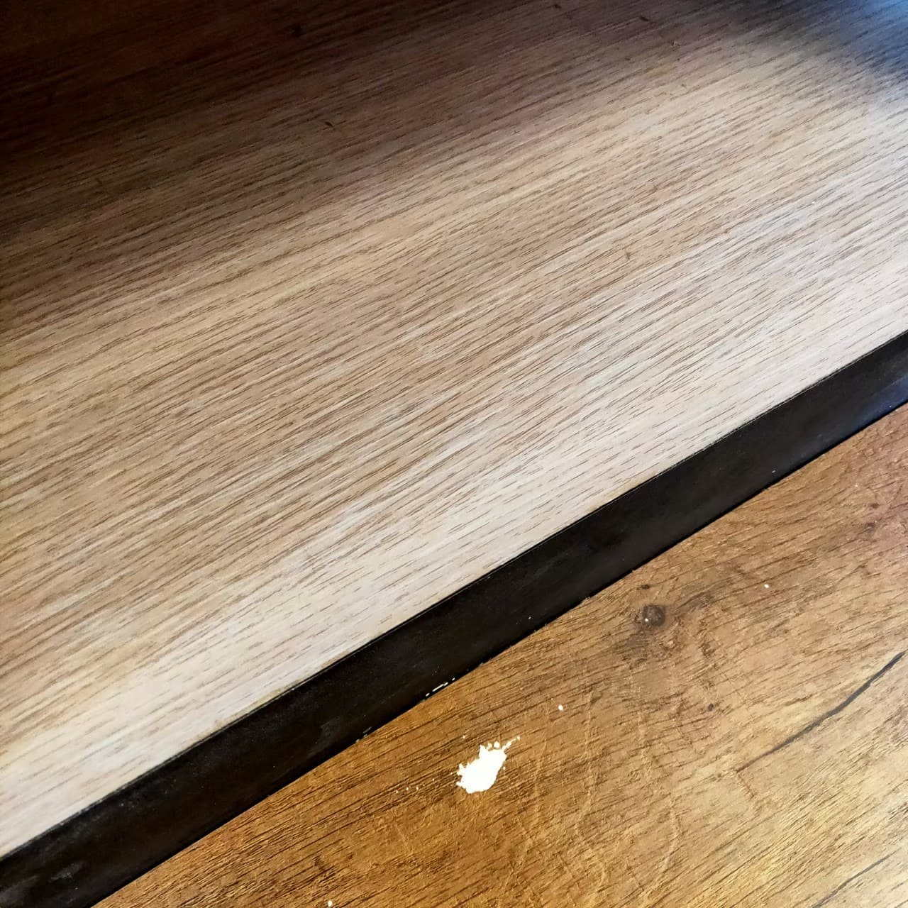 嘉義裝潢後細清前地板邊條施工痕跡 嘉義裝潢後細清前地板邊條施工痕跡