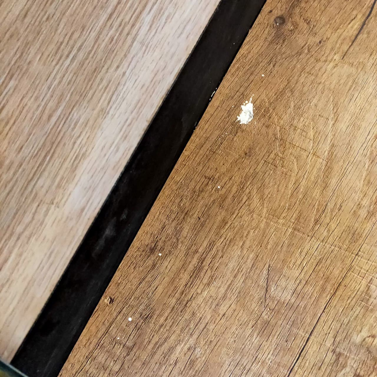 嘉義裝潢後細清前木地板表面施工殘留 嘉義裝潢後細清前木地板表面施工殘留