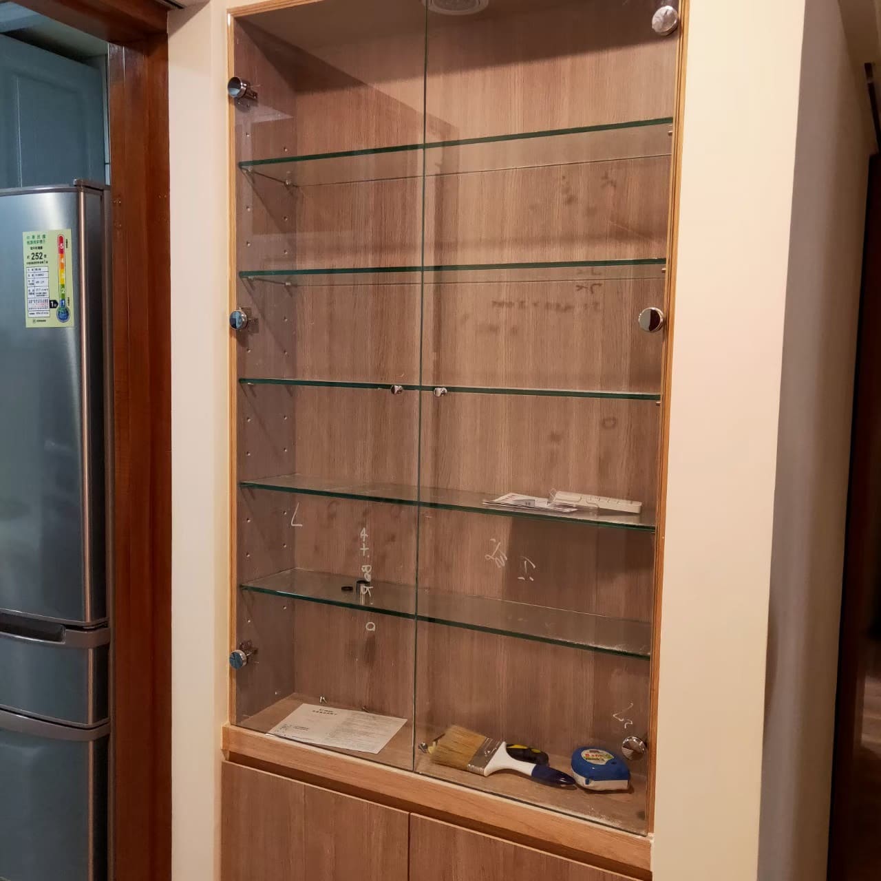 嘉義裝潢後細清後展示櫃與層板清潔完成 嘉義裝潢後細清後展示櫃與層板清潔完成