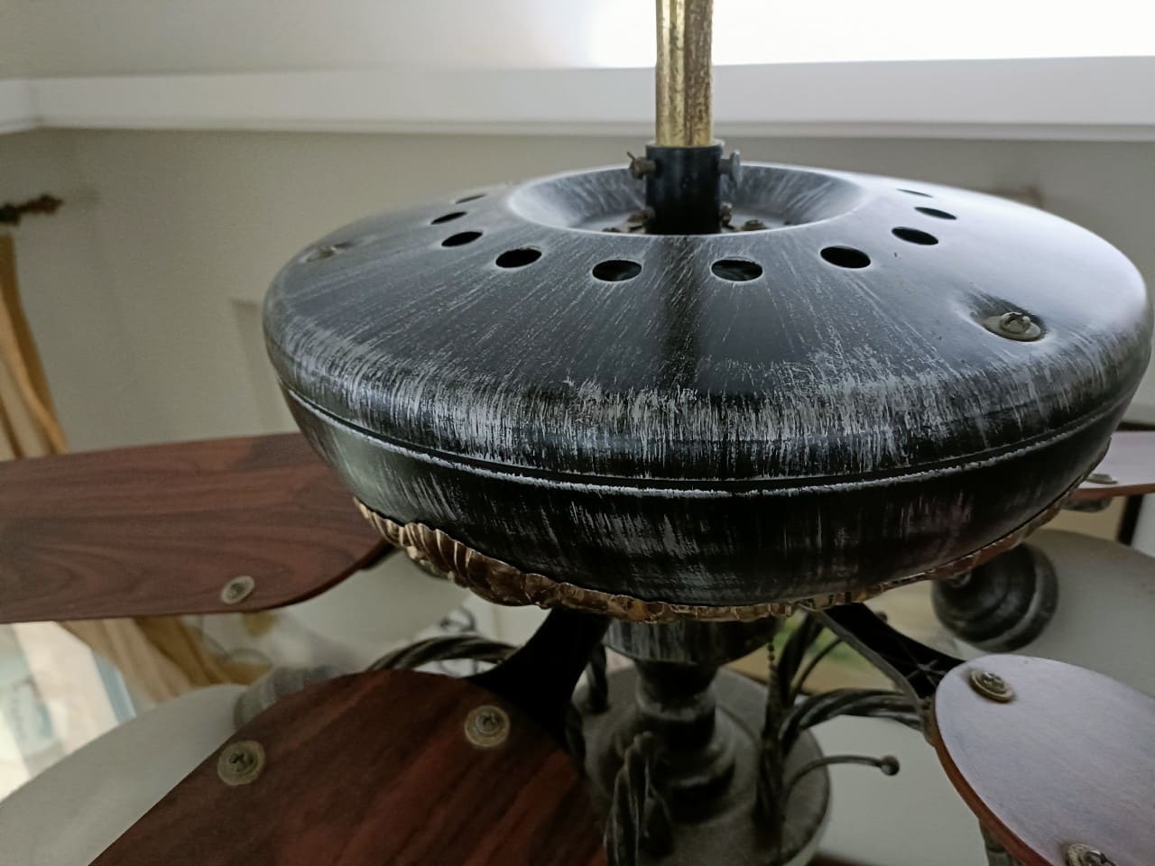 嘉義年終大掃除電風扇馬達蓋清潔前厚灰 嘉義年終大掃除電風扇馬達蓋清潔前厚灰