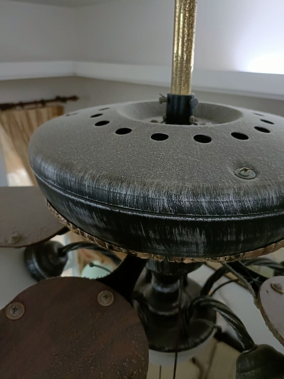 嘉義年終大掃除電風扇馬達蓋灰塵細節 嘉義年終大掃除電風扇馬達蓋灰塵細節
